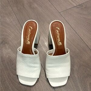 L’intervalle White Women's Mules